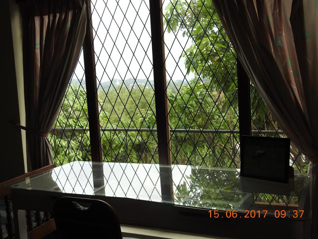 Serenity Kandy Bagian luar foto
